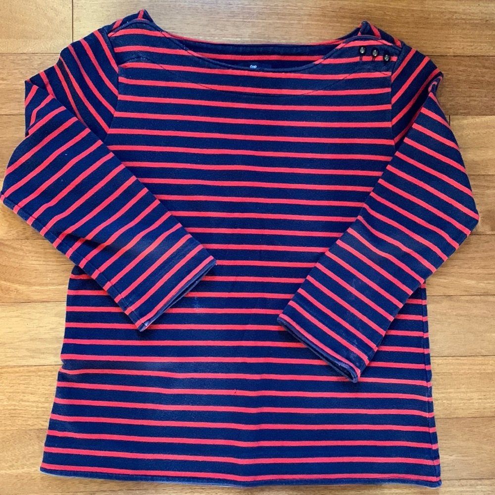 Gap clue neck strip shirt (size small)
